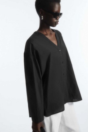 Black Women's COS Voluminous V-Neck Poplin Shirts | 497625MFR