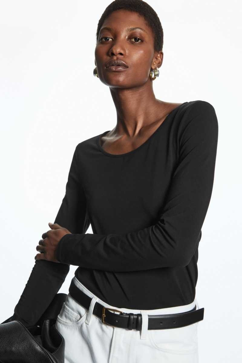 Black Women\'s COS Scoop-Neck Long-Sleeved Tops | 604871SWE